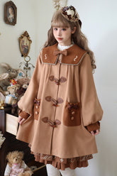 Brauner Lolita-Mantel mit Hornknopf und Violinenstickerei im College-Stil